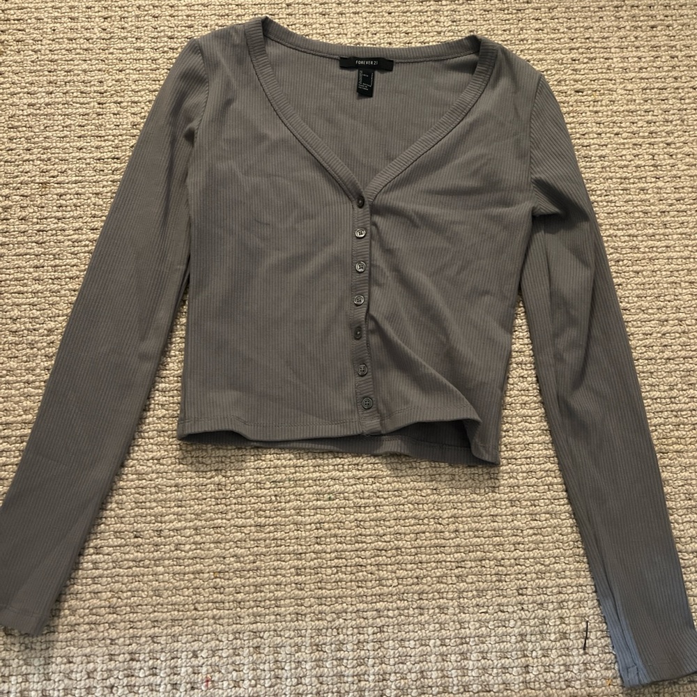 Forever 21 Gray Long Sleeve Cropped Button Down